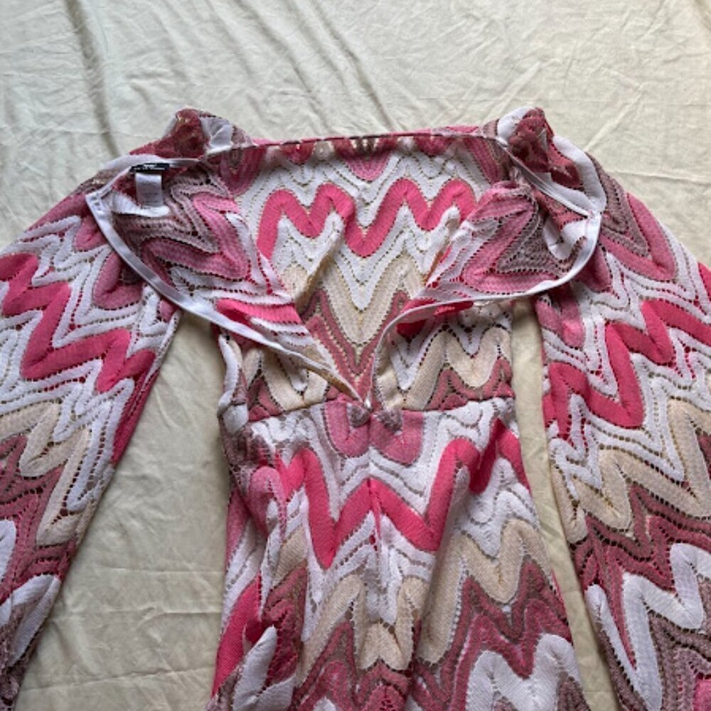 Va Va Voom | Pink Chevron Lace Bell Sleeve Romper | Size M - Picture 3 of 12